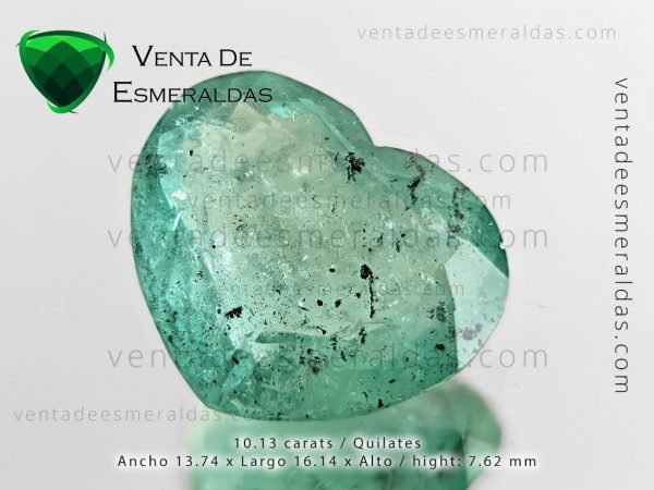 esmeralda de colombia talla corazon de muzo color claro colombian emerald