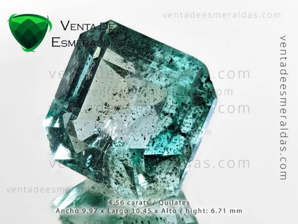 esmeralda colombiana natural con inclusiones de la mina de muzo